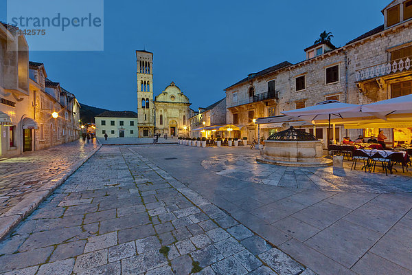 Kroatien  Dalmatien  Hvar  Restaurants am Stephansplatz