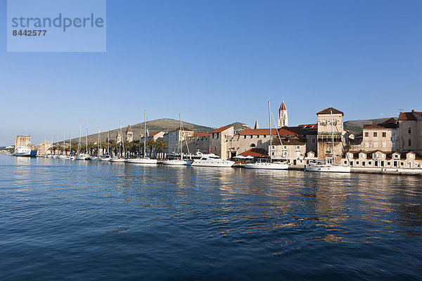 Kroatien  Dalmatien  Trogir  Blick auf die Altstadt