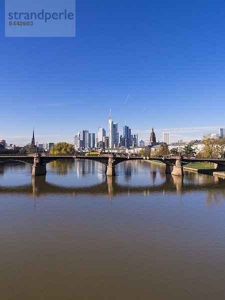 Germany  Hesse  Skyline of Frankfurt behind Ignatz-Bubis-Bridge