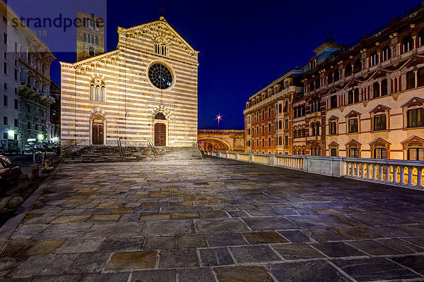 Italien  Genua  Piazza de Santo Stefano  Kirche Santo Stefano bei Nacht