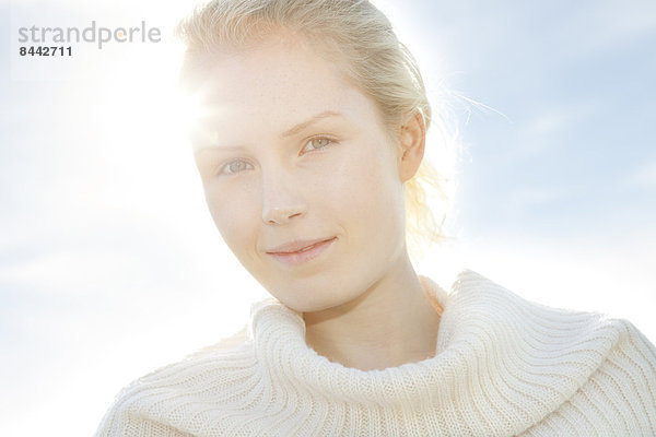 Portrait of smiling young woman  close-up