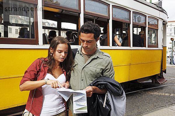 Portugal  Lisboa  Baixa  Rossio  young couple with city map in front of tram