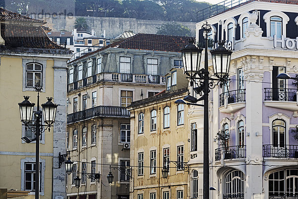 Portugal  Lisboa  Baixa  Rossio  Praca Dom Pedro IV  Blick auf alte Häuser in der Rua Betesga