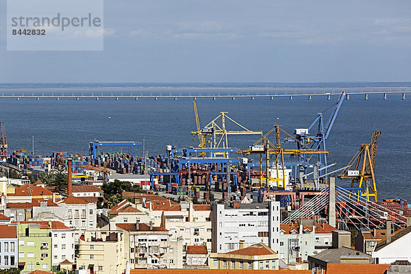 Portugal  Lissabon  Alfama  Blick auf die Docks