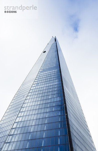 UK  London  worm's-eye view of The Shard