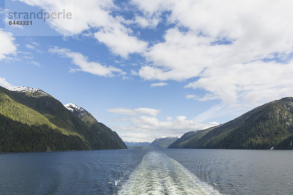 Kanada  British  Columbia  Vancouver Island  Inside Passage - Port Hardy  Prince Rupert  Nachlauf einer Fähre