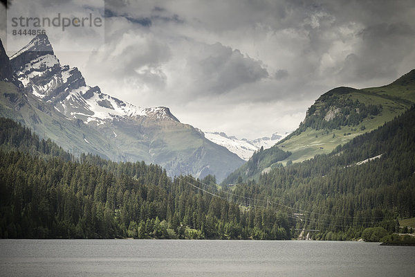 Schweiz  Schweizer Alpen bei Rodi-Fiesso mit See