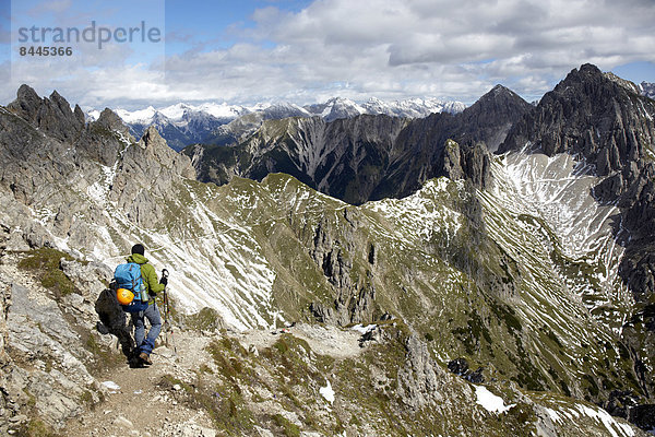 Austria  Tyrol  Karwendel mountains  Mountaineers in Alps