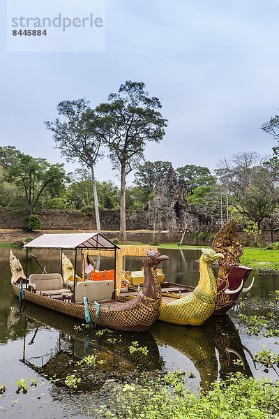 nahe  Tourist  Boot  verziert  Eingang  Südostasien  UNESCO-Welterbe  Vietnam  Angkor  Asien  Kambodscha  Süden