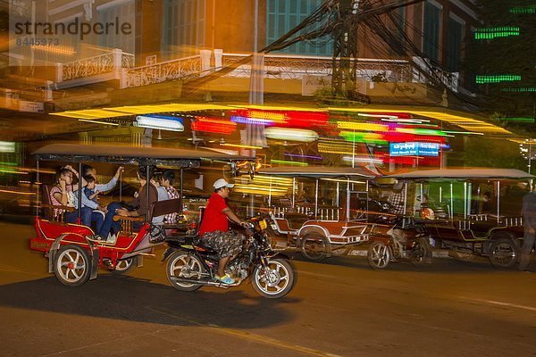 Bewegung  Fotografie  Bewegungsunschärfe  Nacht  Großstadt  Hauptstadt  Südostasien  Vietnam  Asien  Kambodscha