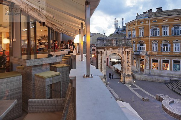 hoch  oben  Europa  Stadt  Brücke  Ansicht  Flachwinkelansicht  Winkel  Kroatien  Abenddämmerung  Istrien  alt  römisch