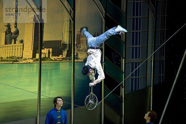 balancieren  Stunt  zeigen  China  Akrobatik  Aktfotografie  Akt  Shanghai  Hochseil