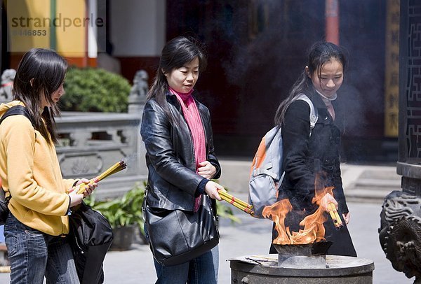 verbrennen  China  Buddha  Weihrauch  Shanghai