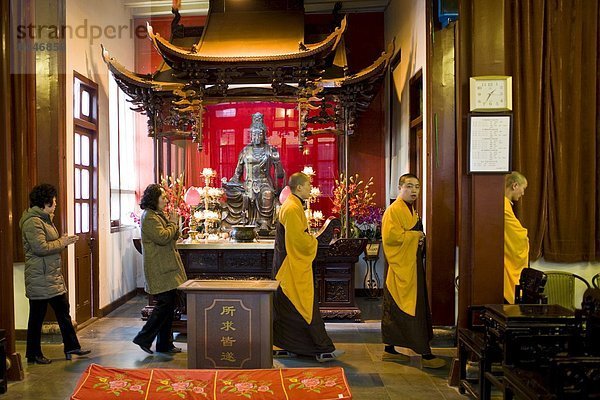 Anschnitt  nehmen  Zeremonie  fünfstöckig  Buddhismus  Begräbnis  China  Mönch  Buddha  Shanghai
