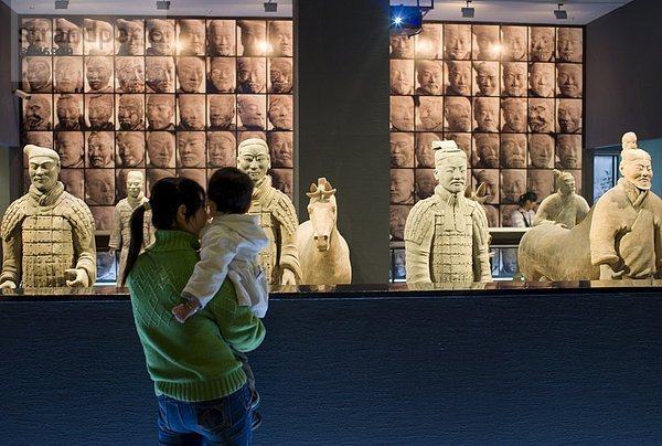 zeigen  Tourist  Geschichte  Museum  Ansicht  Kampf  China  Terrakotta  Xian