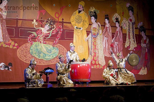 tanzen Musiker zeigen China Show Xian