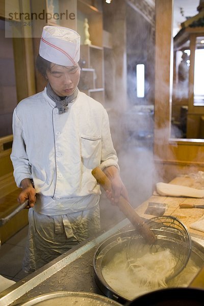 kochen  Tourist  Restaurant  Pasta  Nudel  China  typisch  Köchin  Xian