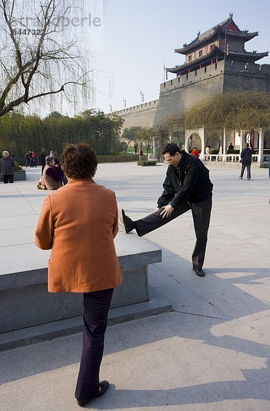 Anschnitt  Stadtmauer  Mensch  Menschen  Morgen  üben  strecken  China  Xian