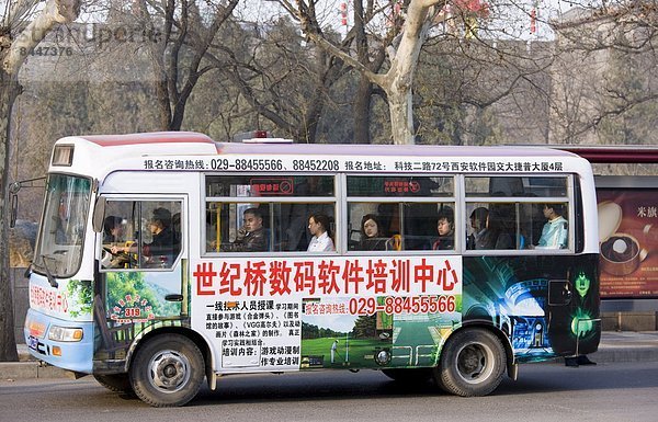 tragen Wohnhaus arbeiten Hektik Druck hektisch Omnibus China Stunde