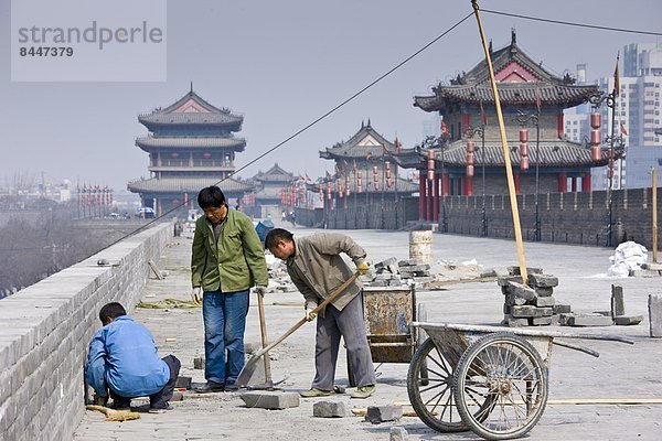 Stadtmauer  arbeiten  reparieren  China  Xian