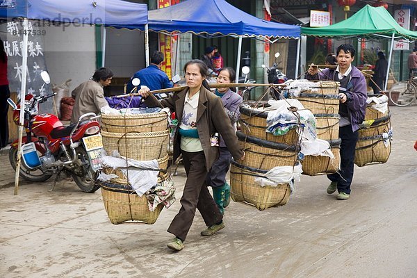 Mensch  Tag  Menschen  tragen  Korb  China  Markt