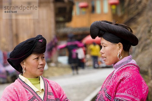 Frau  Tradition  lang  langes  langer  lange  China  Ethnisches Erscheinungsbild  Mensch  Guilin  Haar