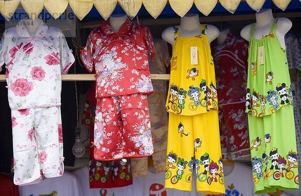 Blumenmarkt  passen  Kleidung  Tourist  verkaufen  Souvenir  China  Fengdu