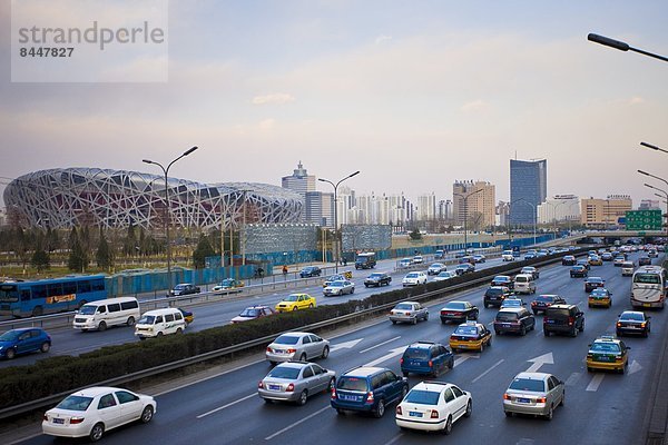 Autobahn  Peking  Hauptstadt  Olympische Spiele  Olympiade  China  Stadion  Vogel  Straßenverkehr