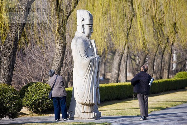 hoch  oben  Senior  Senioren  Tourist  Statue  Peking  Hauptstadt  sehen  Verantwortung  China