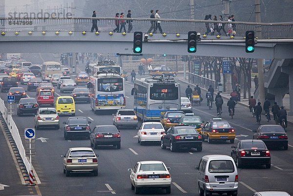 Fußgängerbrücke  über  Straße  Peking  Hauptstadt  China  Straßenverkehr