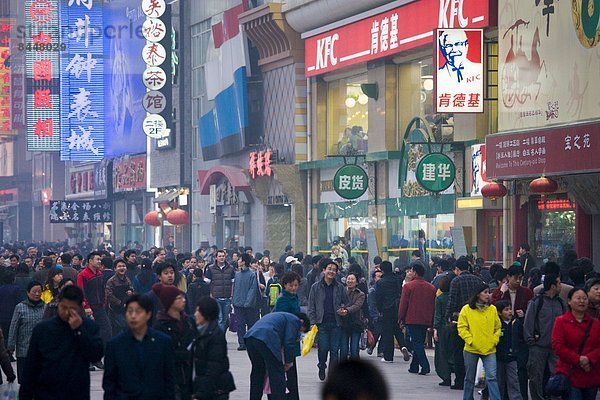 Straße  Laden  Peking  Hauptstadt  Mittelpunkt  China  bevölkert