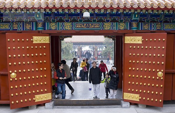 Sommer  Tourist  Palast  Schloß  Schlösser  Eingang  Peking  Hauptstadt  fünfstöckig  Buddhismus  China  Weihrauch