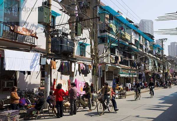 Städtisches Motiv Städtische Motive Straßenszene Straßenszene französisch beschäftigt Fernverkehrsstraße China alt Viertel Menge Shanghai
