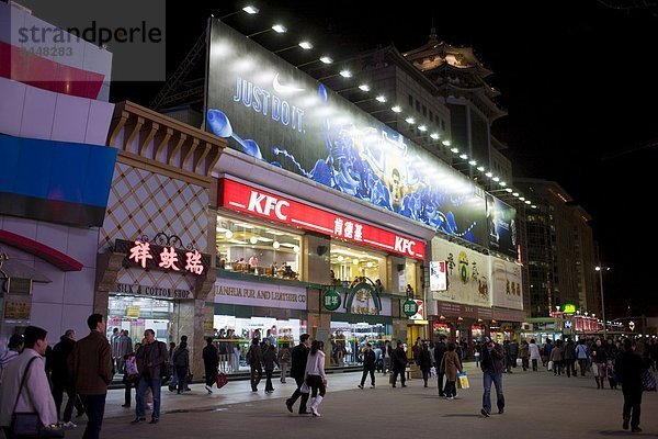 Straße  Restaurant  Huhn  Gallus gallus domesticus  Peking  Hauptstadt  Fast Food  takeaway  junk  China  fettgebraten  Kentucky