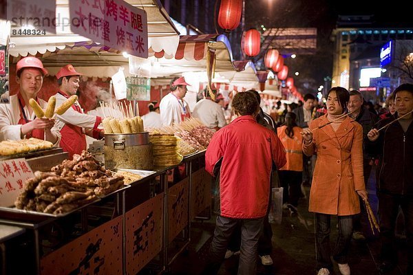 Messestand  Mais  Zuckermais  Kukuruz  Nacht  Kunde  verkaufen  Peking  Hauptstadt  China  Markt  Fleisch