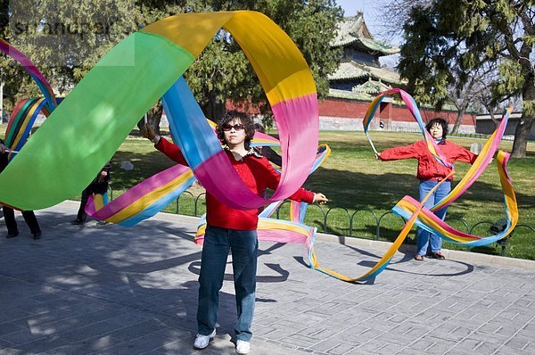 Frau  tanzen  Band  Bänder  Peking  Hauptstadt  üben  Himmel  China