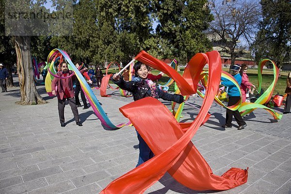 Frau  tanzen  Band  Bänder  Peking  Hauptstadt  üben  Himmel  China