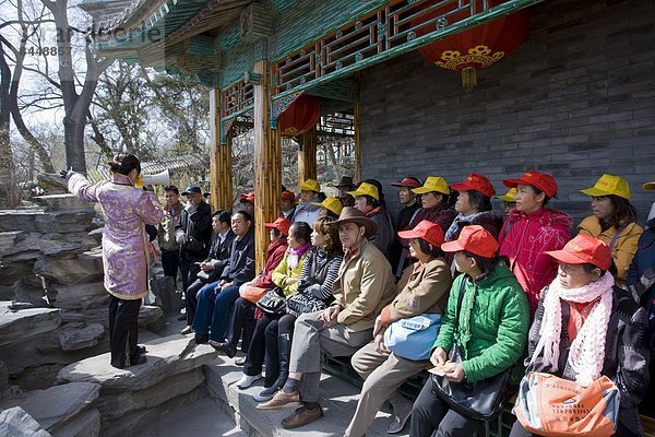 Führung  Anleitung führen  führt  führend  Herrenhaus  Tagesausflug  Tourist  Peking  Hauptstadt  China  Prinz