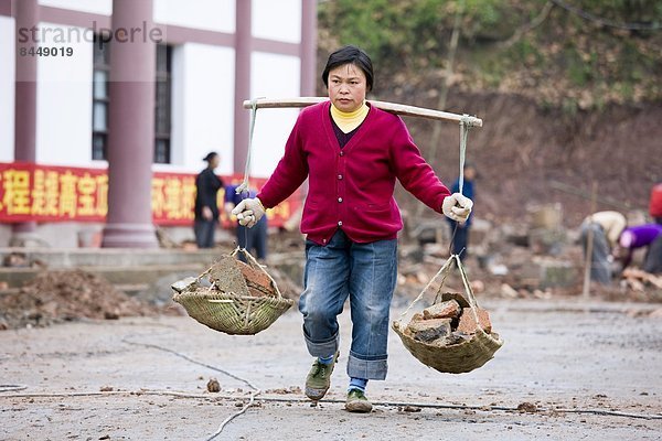 Felsbrocken  Frau  arbeiten  Gebäude  Tourist  schnitzen  China  Chongqing  neu