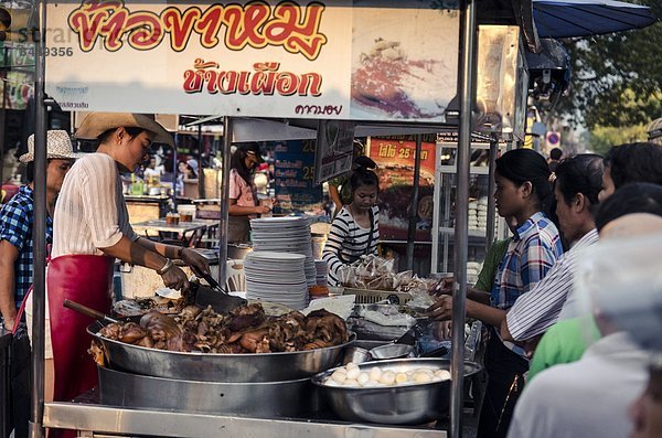 Messestand  Lebensmittel  Abend  Fernverkehrsstraße  Südostasien  Asien  Chiang Mai  Mani  Thailand