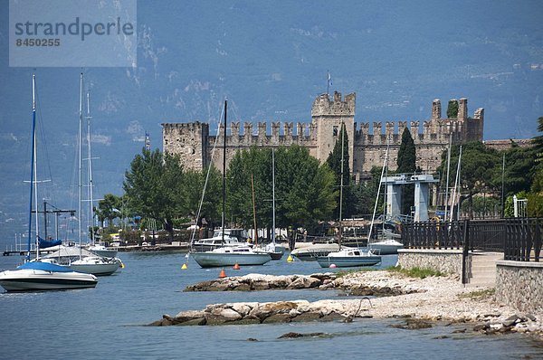 Europa  Palast  Schloß  Schlösser  Italien  Gardasee  Venetien