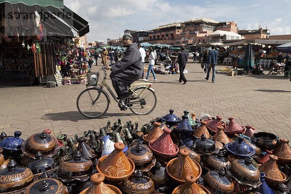 Nordafrika  Blumenmarkt  passen  kochen  Tradition  Fahrradfahrer  verkaufen  Kochtopf  Afrika  Lehm  Marrakesch  Marokko  Platz  Tajine