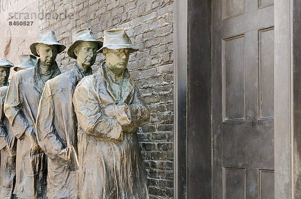 Vereinigte Staaten von Amerika  USA  Brot  Depression  Statue  Nordamerika  groß  großes  großer  große  großen  Franklin  Linie