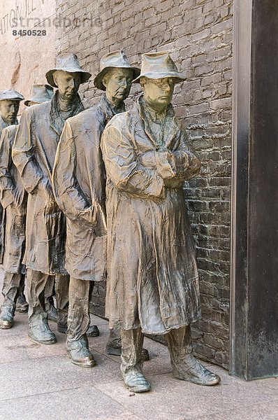 Vereinigte Staaten von Amerika  USA  Brot  Depression  Statue  Nordamerika  groß  großes  großer  große  großen  Franklin  Linie