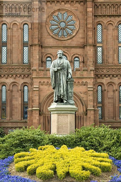 Vereinigte Staaten von Amerika  USA  Einkaufszentrum  Außenaufnahme  Palast  Schloß  Schlösser  Eingang  Statue  Nordamerika