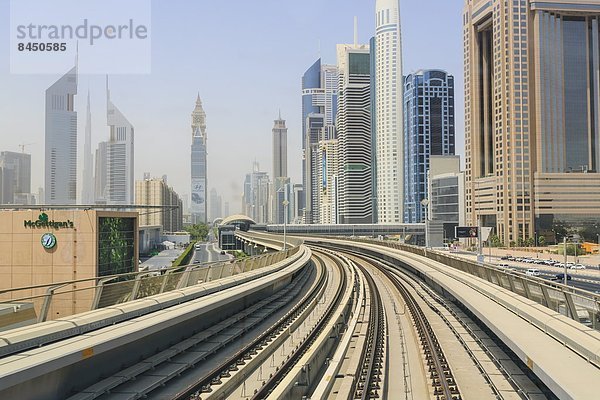 Spur  Vereinigte Arabische Emirate  VAE  Fernverkehrsstraße  heben  Metro  Naher Osten  Dubai