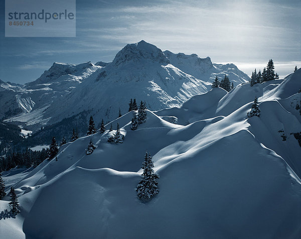 Berglandschaft im Schnee  Lech am Arlberg  Österreich