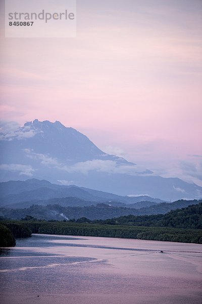 über  Fluss  Ansicht  Berg  Südostasien  Asien  Malaysia  Sabah