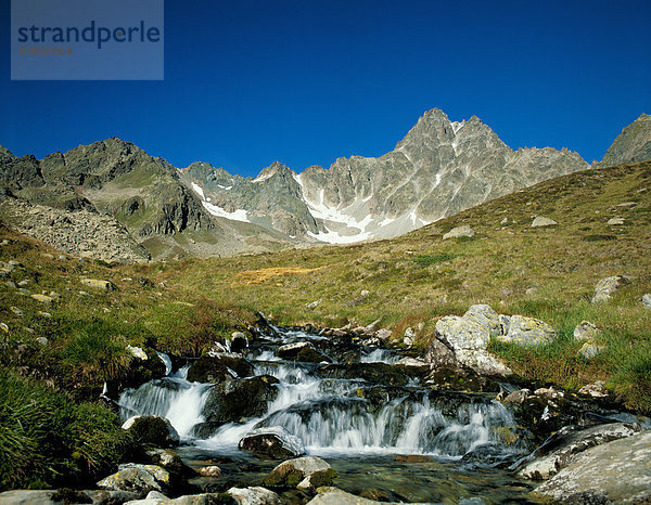 Bergbach bei Ischgl mit Küchelspitze  Tirol  Österreich