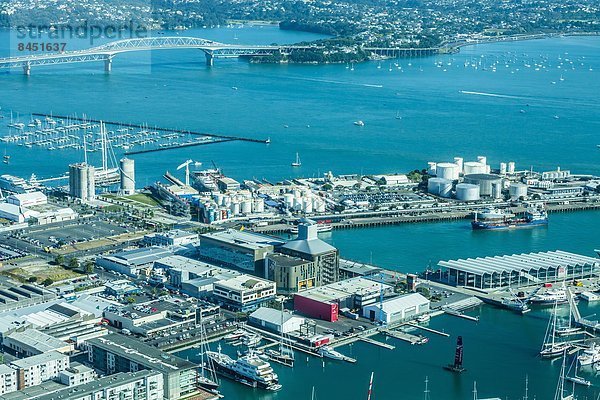 Himmel  Großstadt  Turm  Pazifischer Ozean  Pazifik  Stiller Ozean  Großer Ozean  Ansicht  neuseeländische Nordinsel  Luftbild  Fernsehantenne  Auckland  Neuseeland